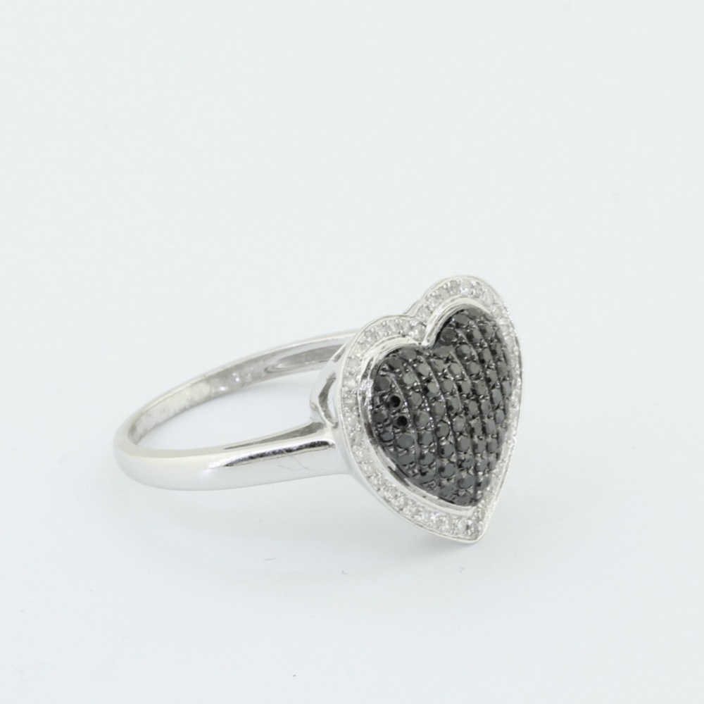 10k White Gold Black & White Diamond Heart Ring - Picture 5 of 6